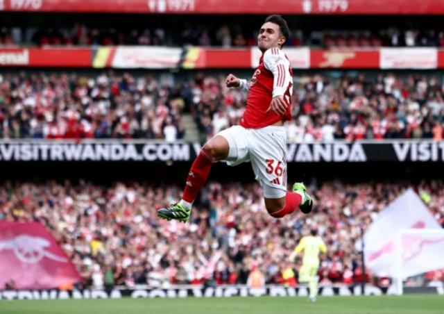 练席上的不, 队带来了很, 他的射门执 练席上的不, 队带来了很, 他的射门执